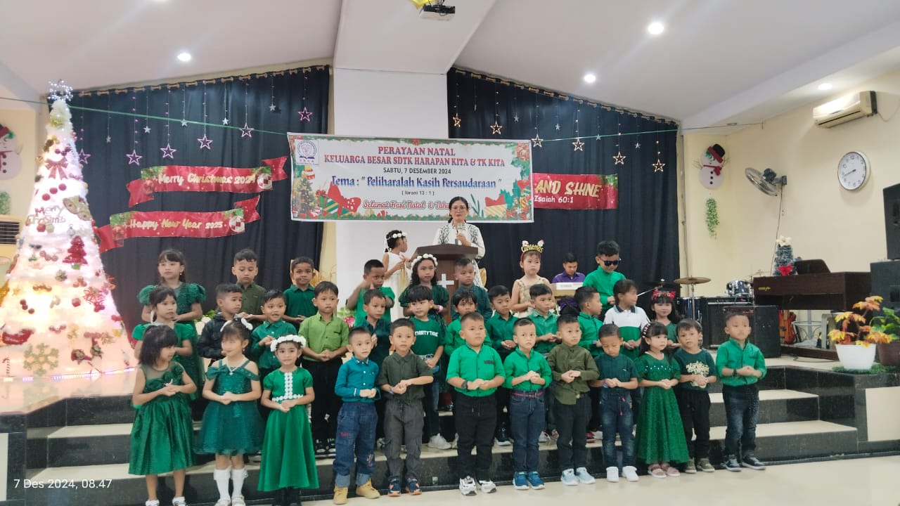 Perayaan Natal Keluarga Besar SD/TK Harapan dan TK Kita Berlangsung Meriah dan Sukses