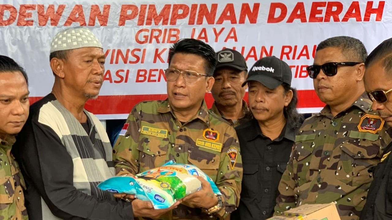 DPD GRIB Jaya Kepri Peduli, Salurkan Bantuan Kepada Korban Longsor di Tiban Koperasi