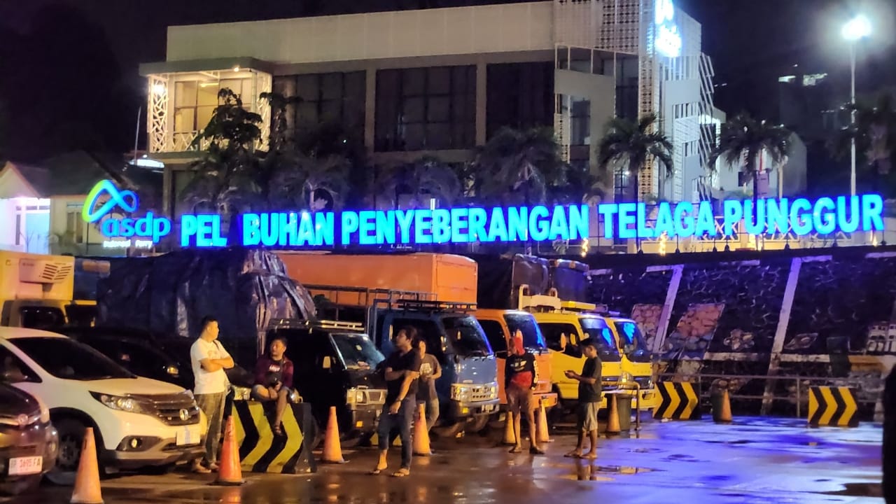 Warga Batam Antri Hingga Berjam-jam, Gubernur LSM LIRA Kepri Nilai Pelayanan ASDP Telaga Punggur Sangat Buruk