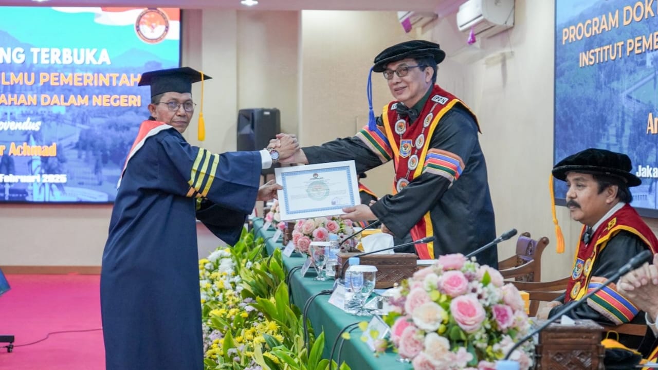 Amsakar Achmad Resmi Dapat Gelar Doktor Ilmu Kepemerintahan Muhammad Rudi hingga Ansar Ahmad Turut Hadir