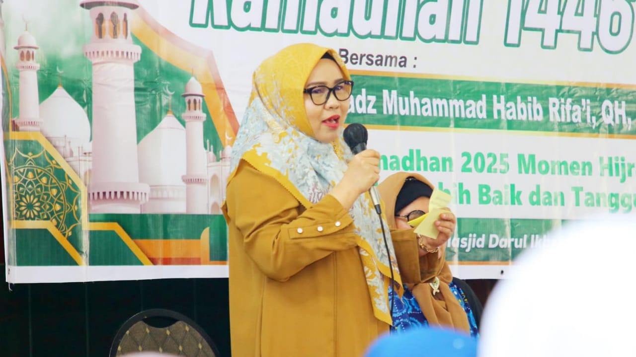 Hadiri Tabligh Akbar BKMT Batu Ampar, Erlita Amsakar Turun Perdana Sebagai Ketua TP PKK Kota Batam