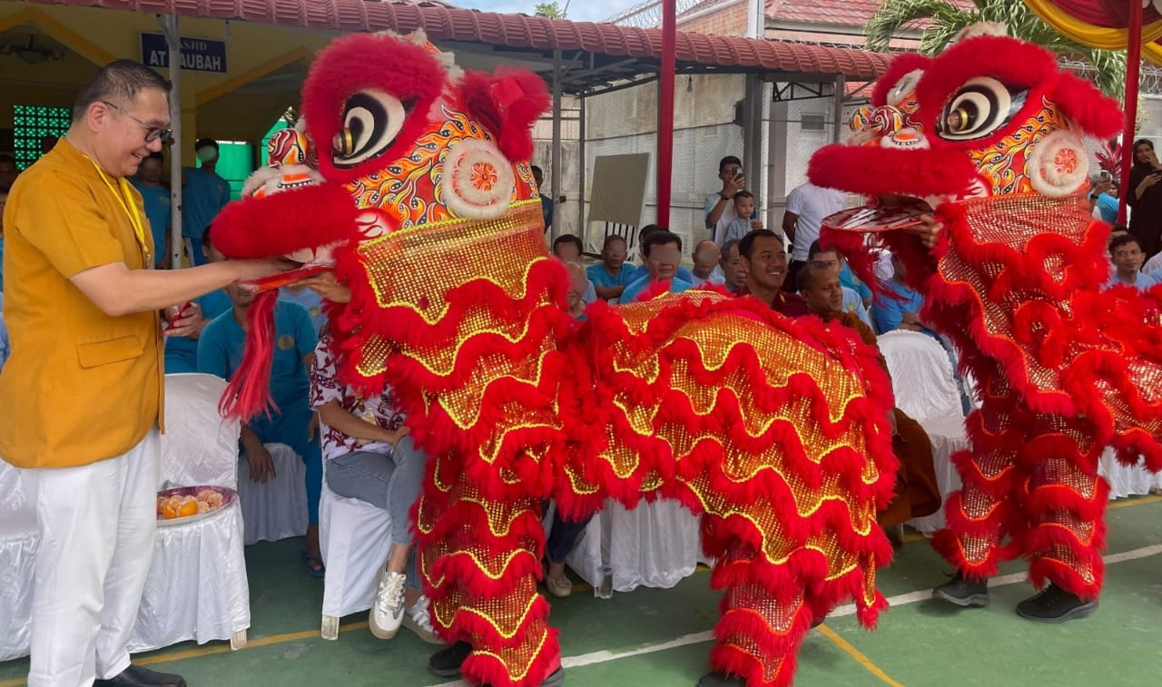 Rutan Batam Rayakan Tahun Baru Imlek 2025, Warga Binaan Dihibur dengan Pertunjukan Barongsai