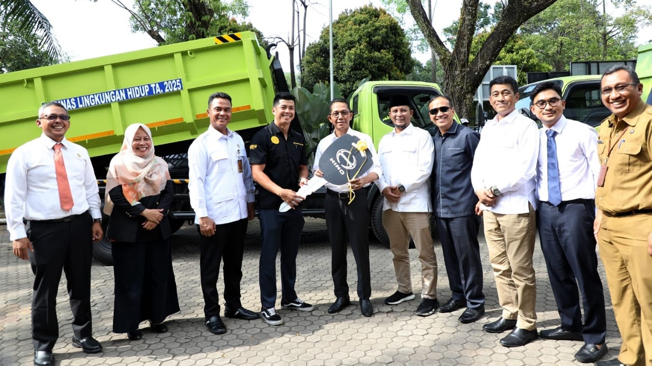 14 Unit Armada Armroll Truk Ditambah, Walikota Amsakar Berharap Sampah di Batam Cepat Teratasi