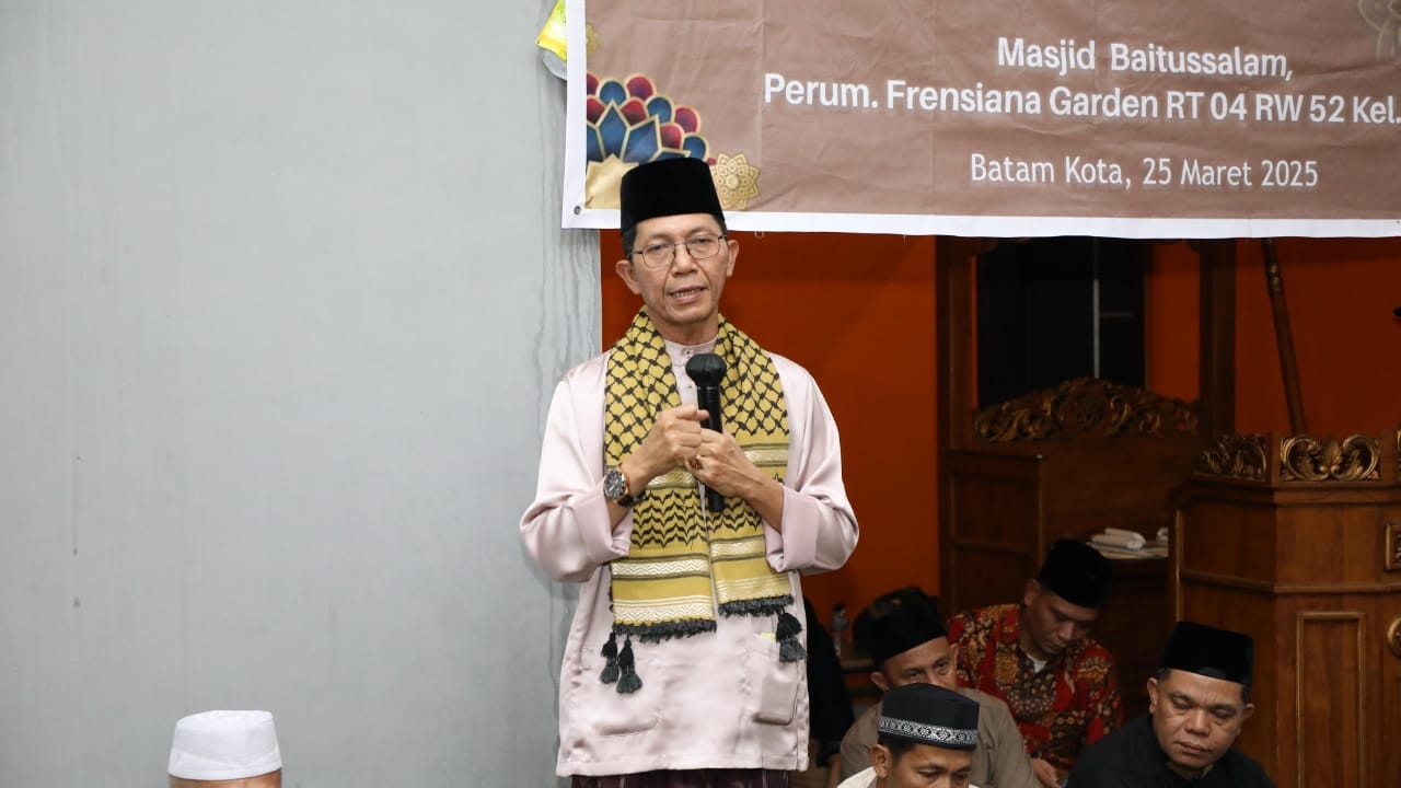 Walikota Batam Amsakar Serukan Kepada Masyarakat untuk Bersama-sama Atasi Sampah