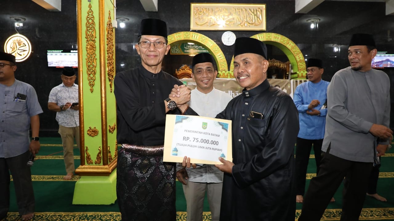 Walikota Batam, Amsakar Tutup Safari Ramadan di Belakangpadang