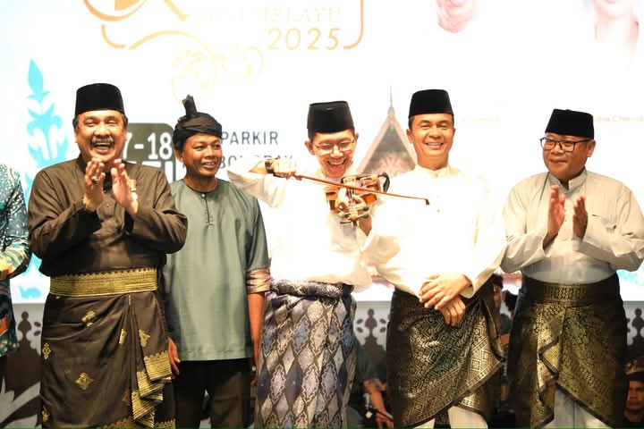 Lestarikan Budaya Daerah Puisi Amsakar dan Gaung Melayu Menggema di Acara KSM Ke-26