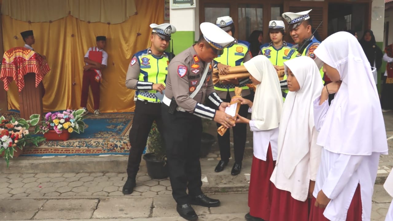 Satlantas Polres Nias Harap Pelajar Dibekali Pengetahuan Lalu Lintas Lewat Program Polisi Masuk Sekolah