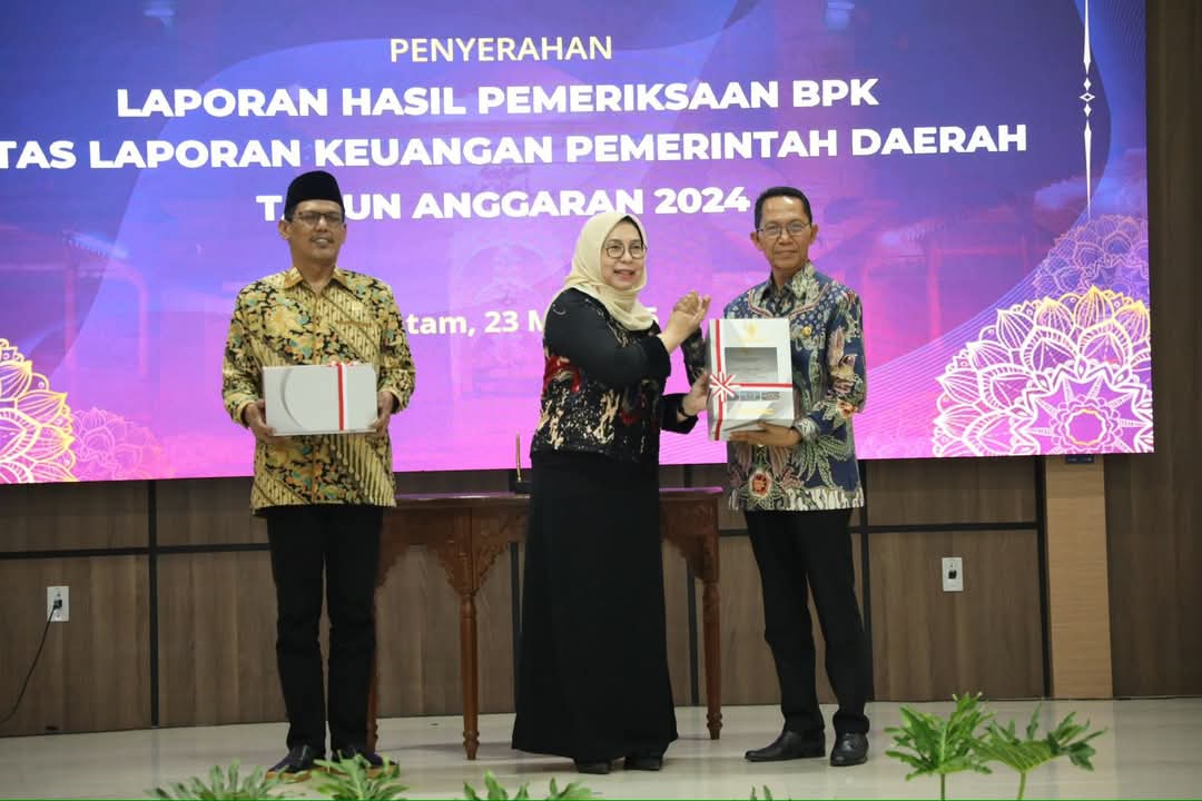 Wali Kota Amsakar Terima Hasil Pemeriksaan BPK Pemko Batam Kembali Meraih Opini WTP