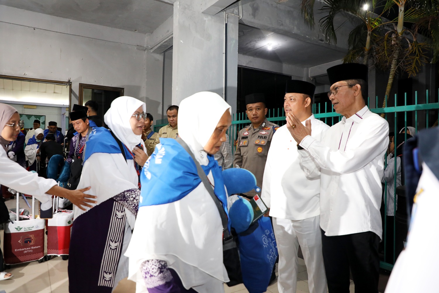 Wali Kota Batam Lepas 96 Jemaah Haji Kloter Pertama, Amsakar: Jaga Niat dan Raih Haji Mabrur