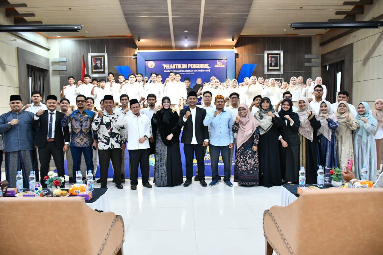 Wali Kota Banda Aceh Resmi Lantik Syauqi Fadhlil Khaliq Sebagai Ketua Umum IKOED