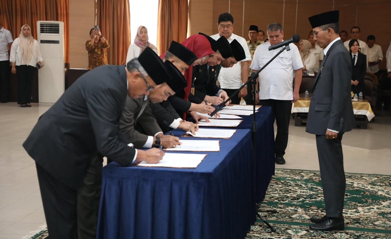 Amsakar Pimpin Pelantikan dan Pengambilan Sumpah Jabatan Tinggi Pratama dan Fungsional di Lingkungan Pemerintah Kota Batam
