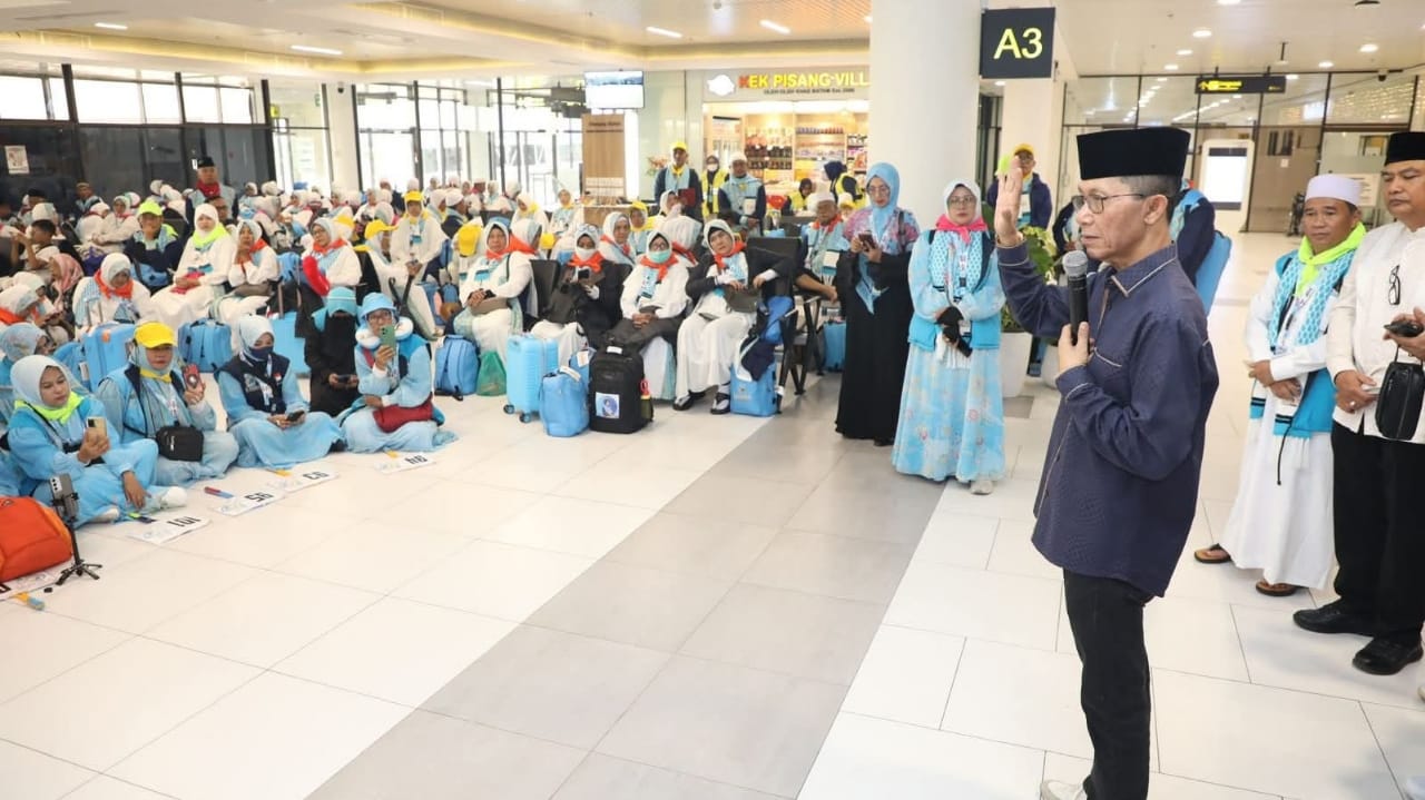 Wali Kota Amsakar Melepas Sebanyak 275 Jemaah Umrah Batam