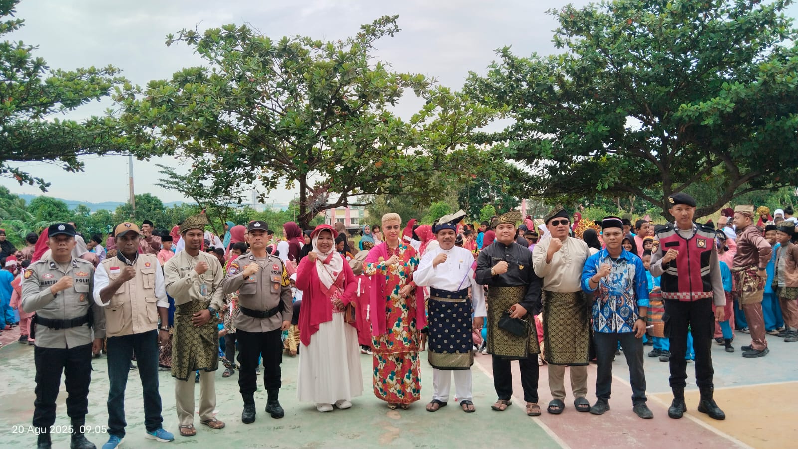 From Australia Ratu Wangsa Visits SDN 007 Batu Aji and Promotes Education