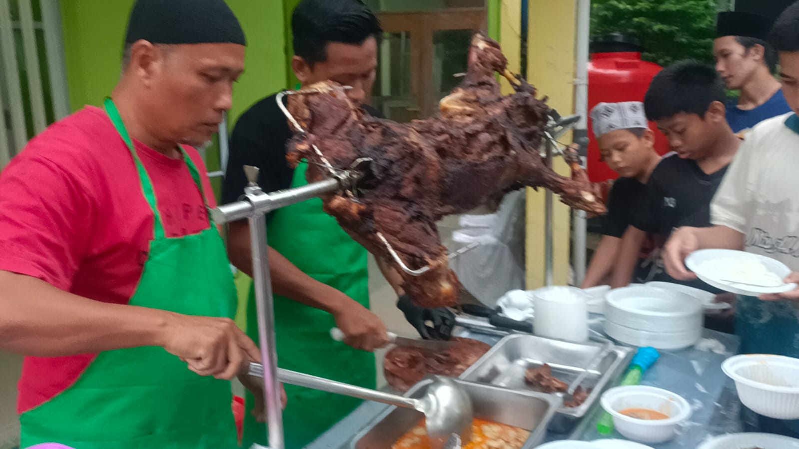 HUT RI ke-80 Penuh Gema di Batam: Lumba-Lumba, Kambing Guling dan Sentuhan Ratu Wangsa