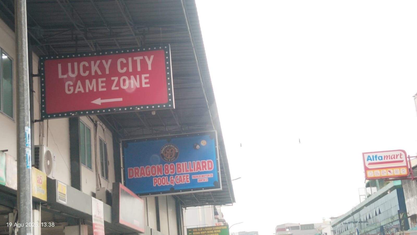 Lucky City Game Zone Nagoya Batam Tercium Aroma Perjudian, Para Pekerja Tidak Dapat Perlindungan Kesehatan