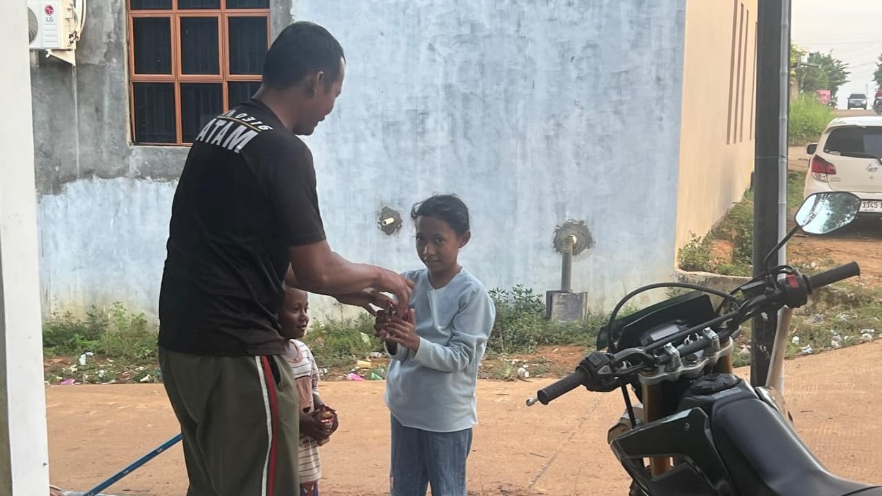 Satgas TMMD 125 Kodim 0316/Batam Terus Jalin Kedekatan dengan Masyarakat
