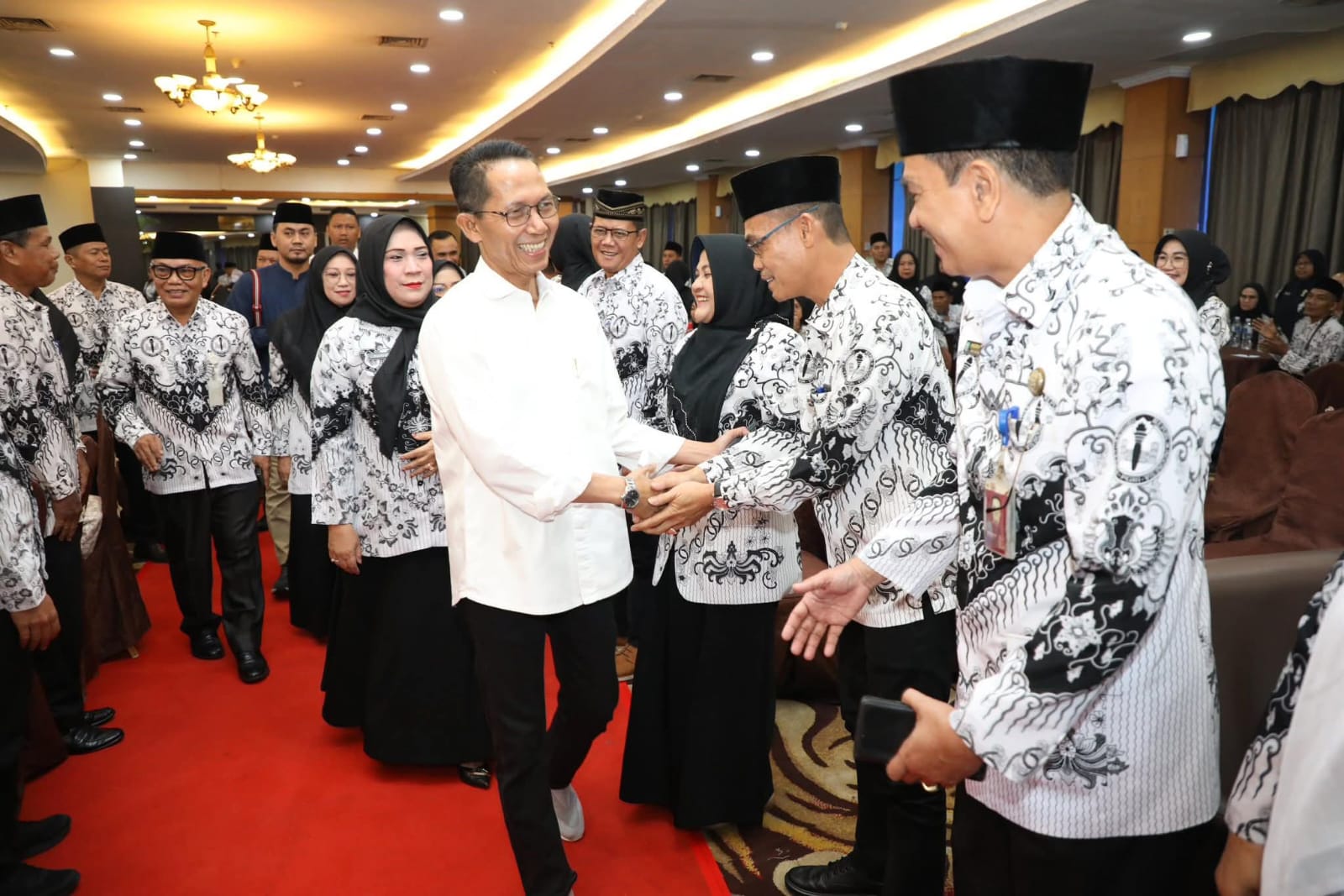 Amsakar Resmi Buka Konferensi VIII PGRI Kota Batam