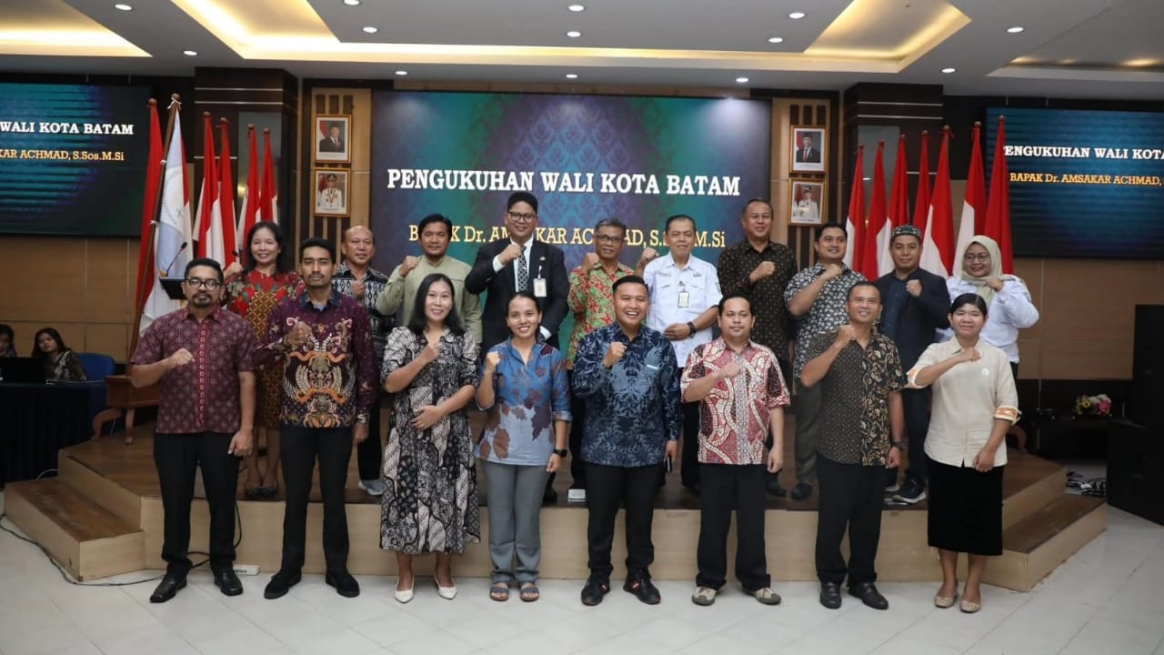 Wakili Wali Kota Batam, Kadis Kominfo Kukuhkan LKS Kristen: Tekankan Perhatian untuk Masyarakat Rentan