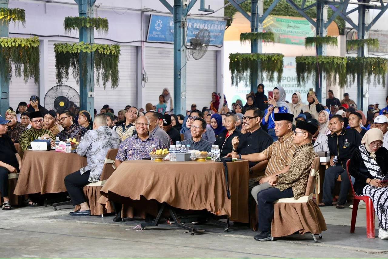 Hadiri Forkom se-Jatim, Wali Kota Amsakar Tekankan Pentingnya Harmoni dan Kebersamaan: Batam Miniatur Indonesia