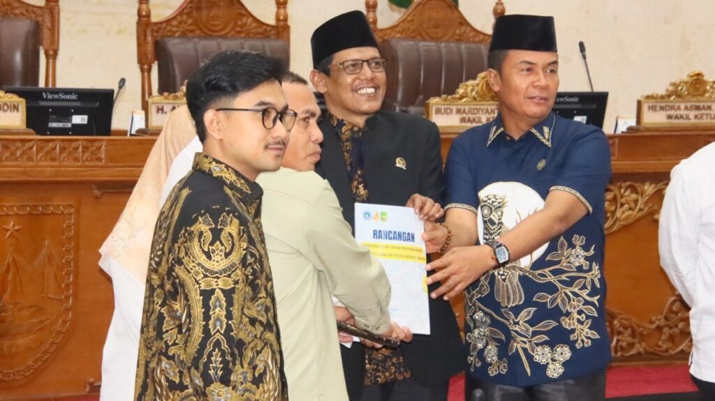 Rapat Paripurna DPRD Kota Batam, Sahkan 15 Usulan Ranperda Masuk dalam Program Prioritas Pembentukan Peraturan Daerah