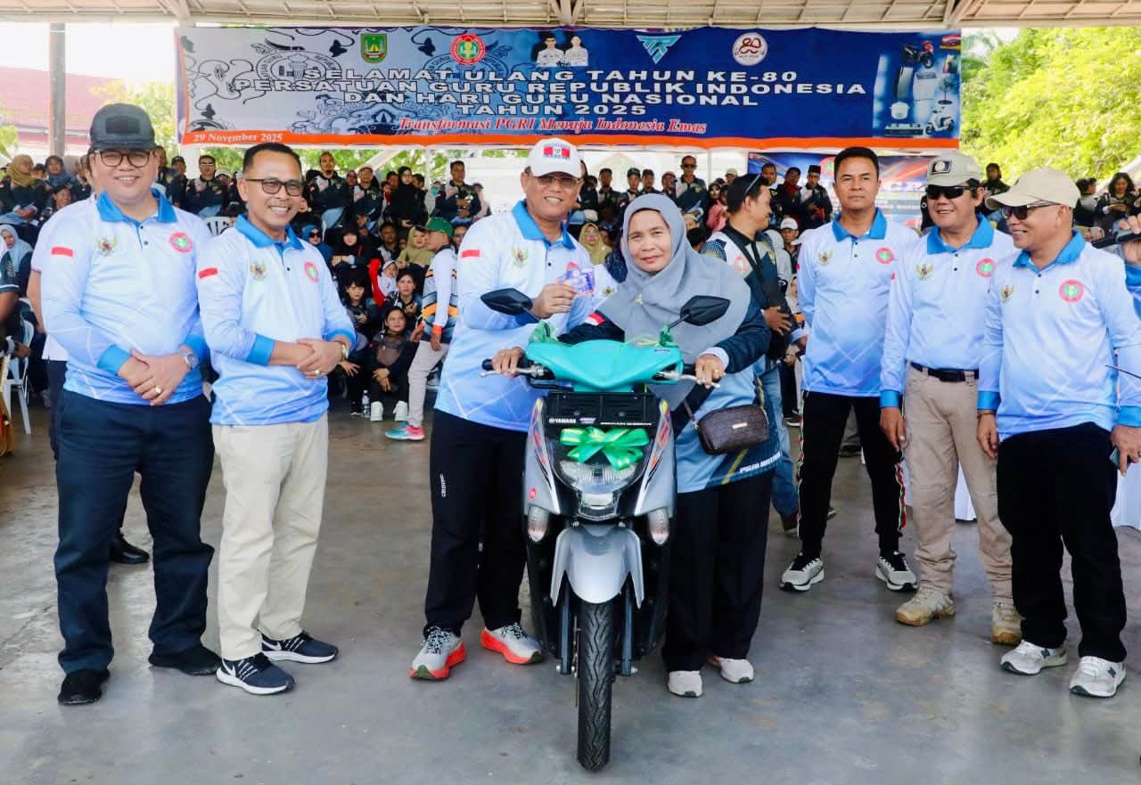 Rayakan HUT PGRI 2025, Sekda Firmansyah Ikut Senam Sehat bersama Guru dan Pelajar Batam