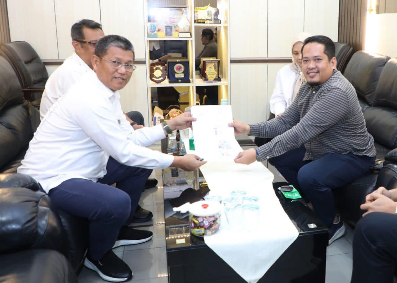 Sekda Kota Batam Terima Akta Penyerahan Hak Lahan PSU Perumahan dari Pengembang
