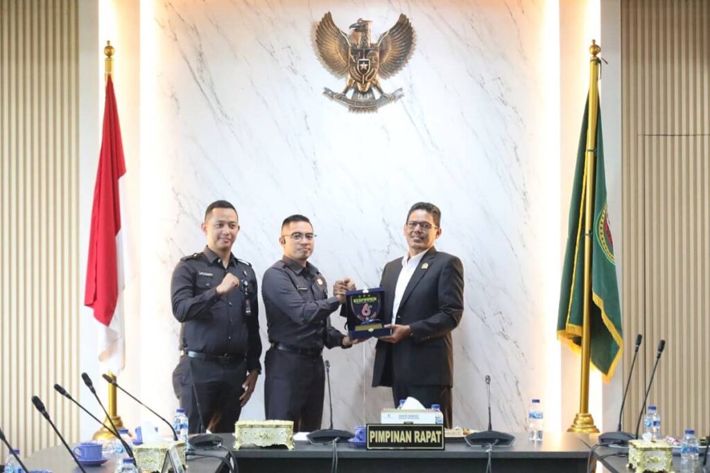 Suasana Hangat dan Penuh Keakraban Saat Ketua DPRD Kota Batam Terima Kunjungan Peserta Didik Sespimen Polri Dikreg ke-65