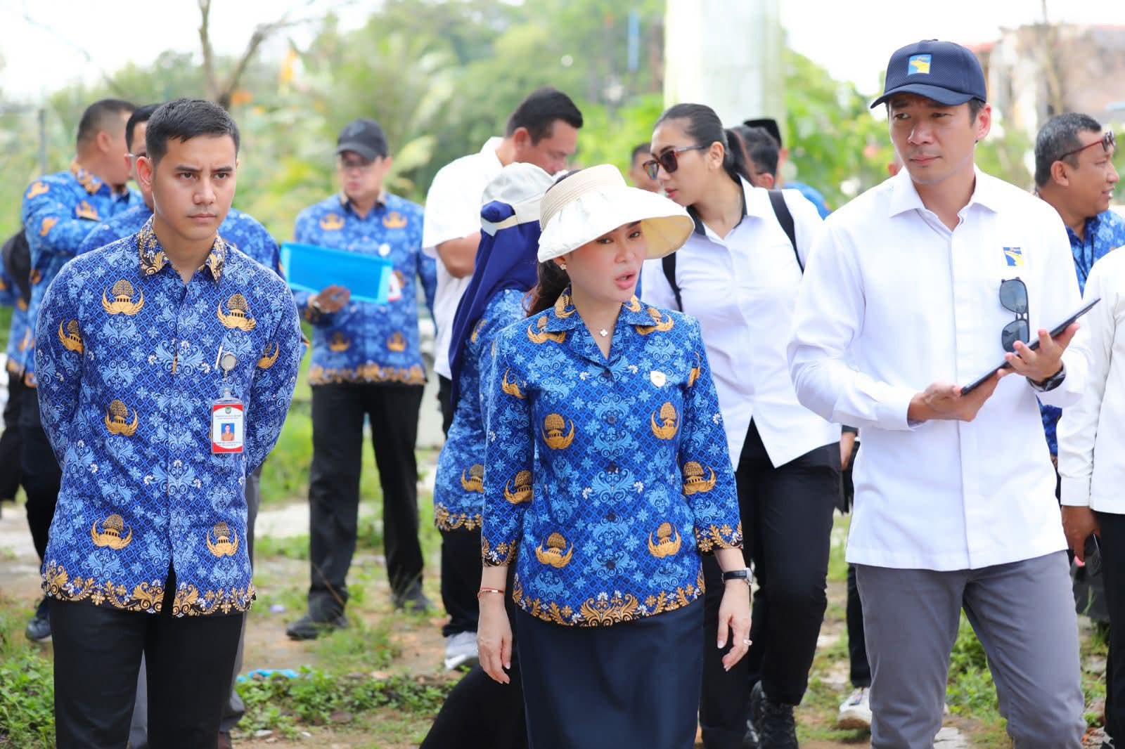Cegah Penumpukan Sampah, Li Claudia Tinjau Lokasi Usulan TPS Baru di Kecamatan Batam Kota