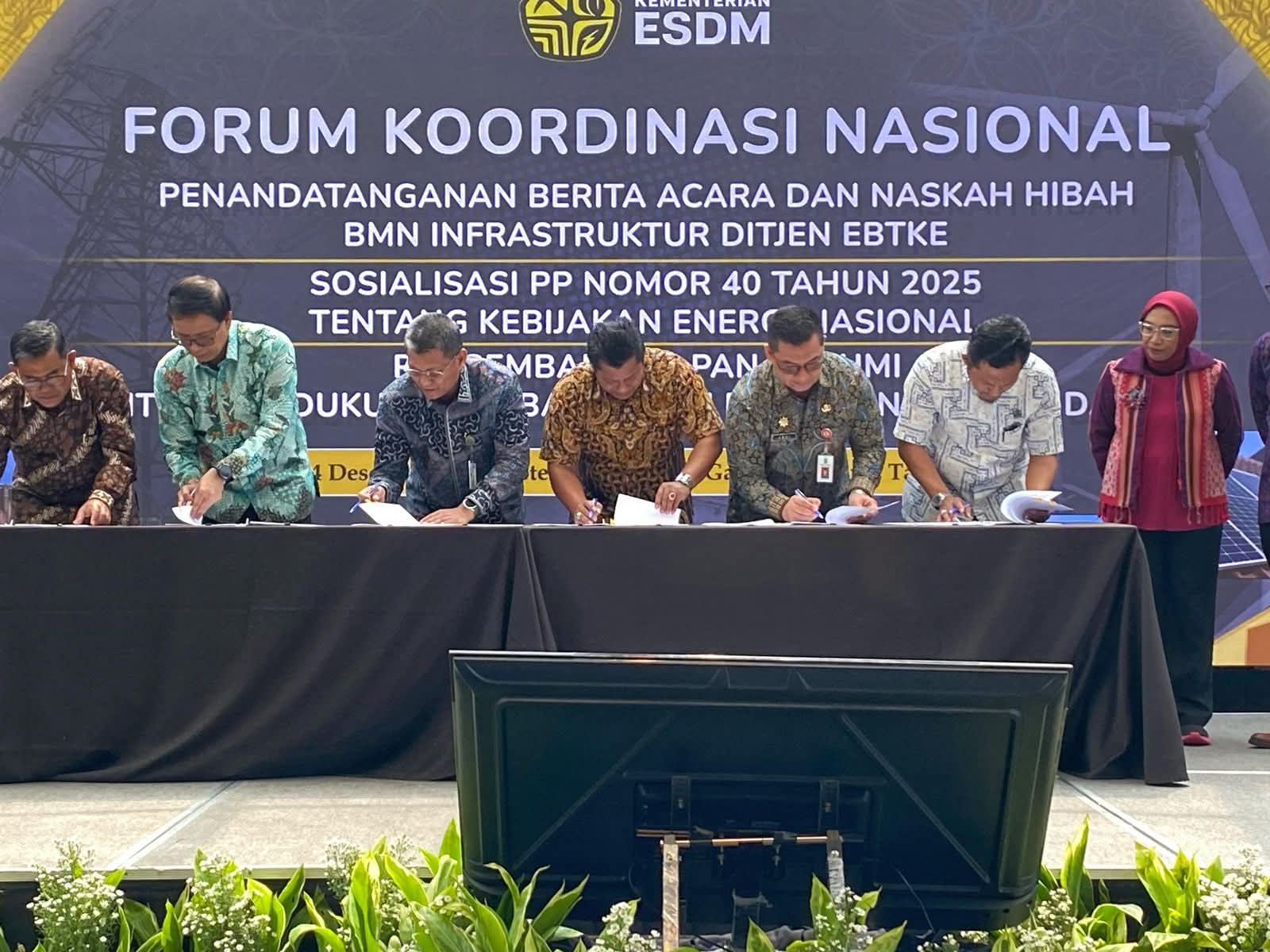 Pemko Perkuat Langkah Transisi Energi, Batam Terima 150 Unit PJU Tenaga Surya dari Kementerian ESDM