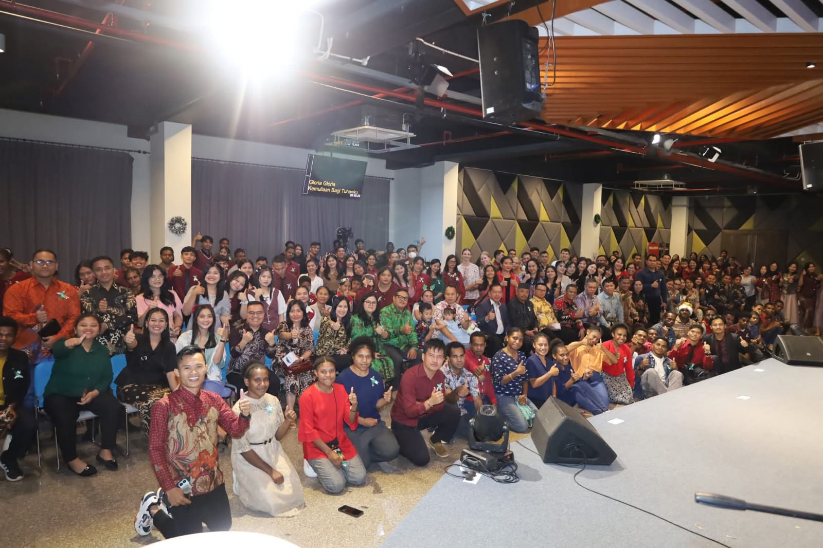 Perayaan Natal STT REAL Batam 2025: Dari Palungan Menuju Misi dan Kepedulian Sosial