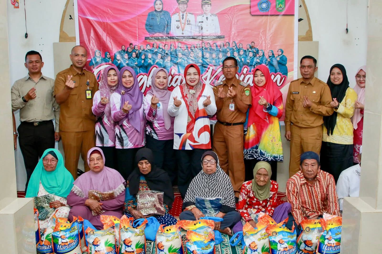 TP-PKK Batam Peringati Hari Ibu dengan Silaturahmi Sekaligus Aksi Sosial di Setokok dan Sijantung