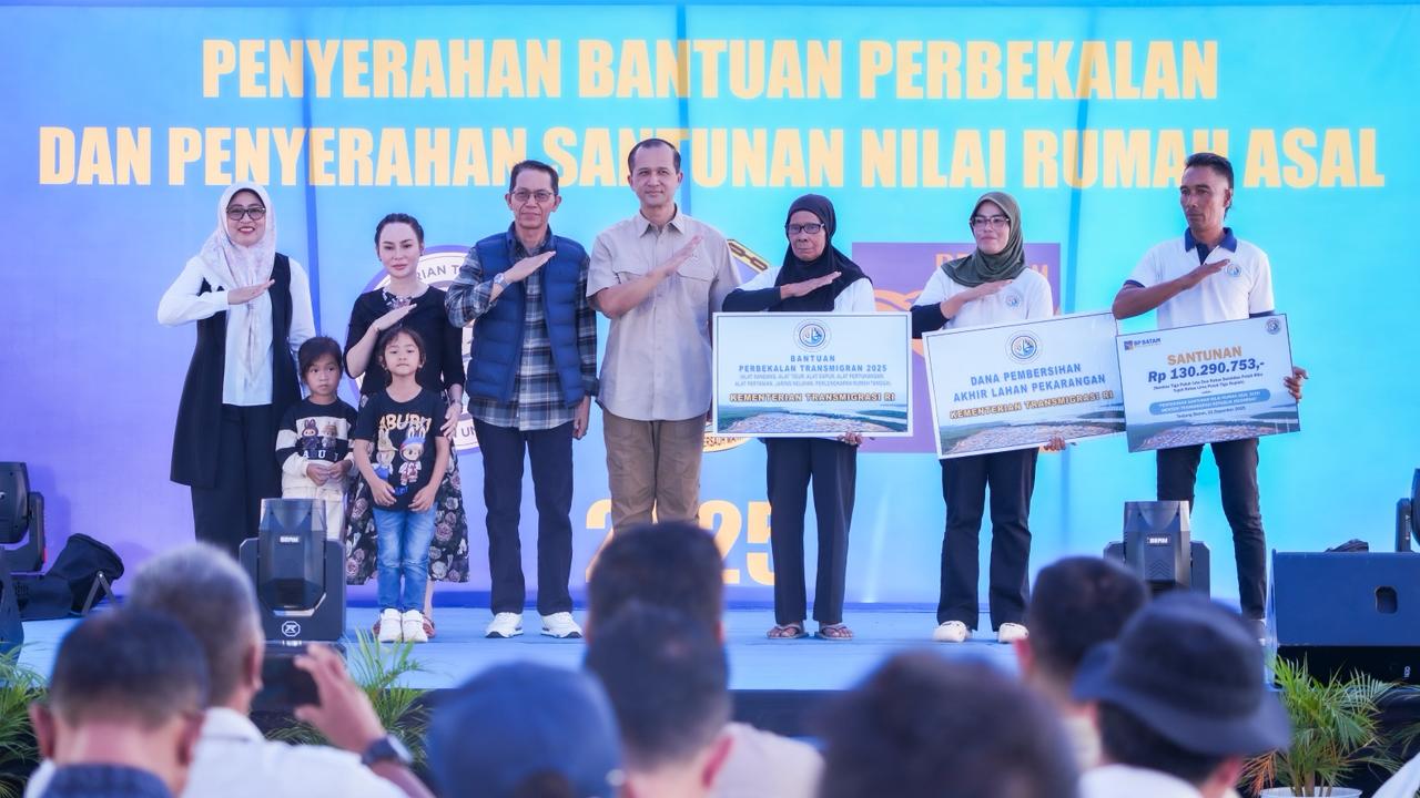 Warga Tanjung Banun Batam Terima Bantuan Perbekalan dan Santunan Rumah Secara Penuh