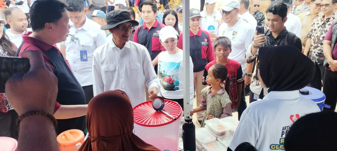 Amsakar dan Li Claudia Dampingi Stafsus Kementerian Transmigrasi RI di Acara Peringatan Hari Bumi Tahun 2026 Bersama Warga Rempang
