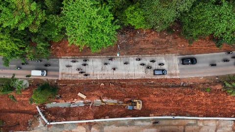 Jalan Gajah Mada Dekat Hotel Vista Kembali Dapat Digunakan