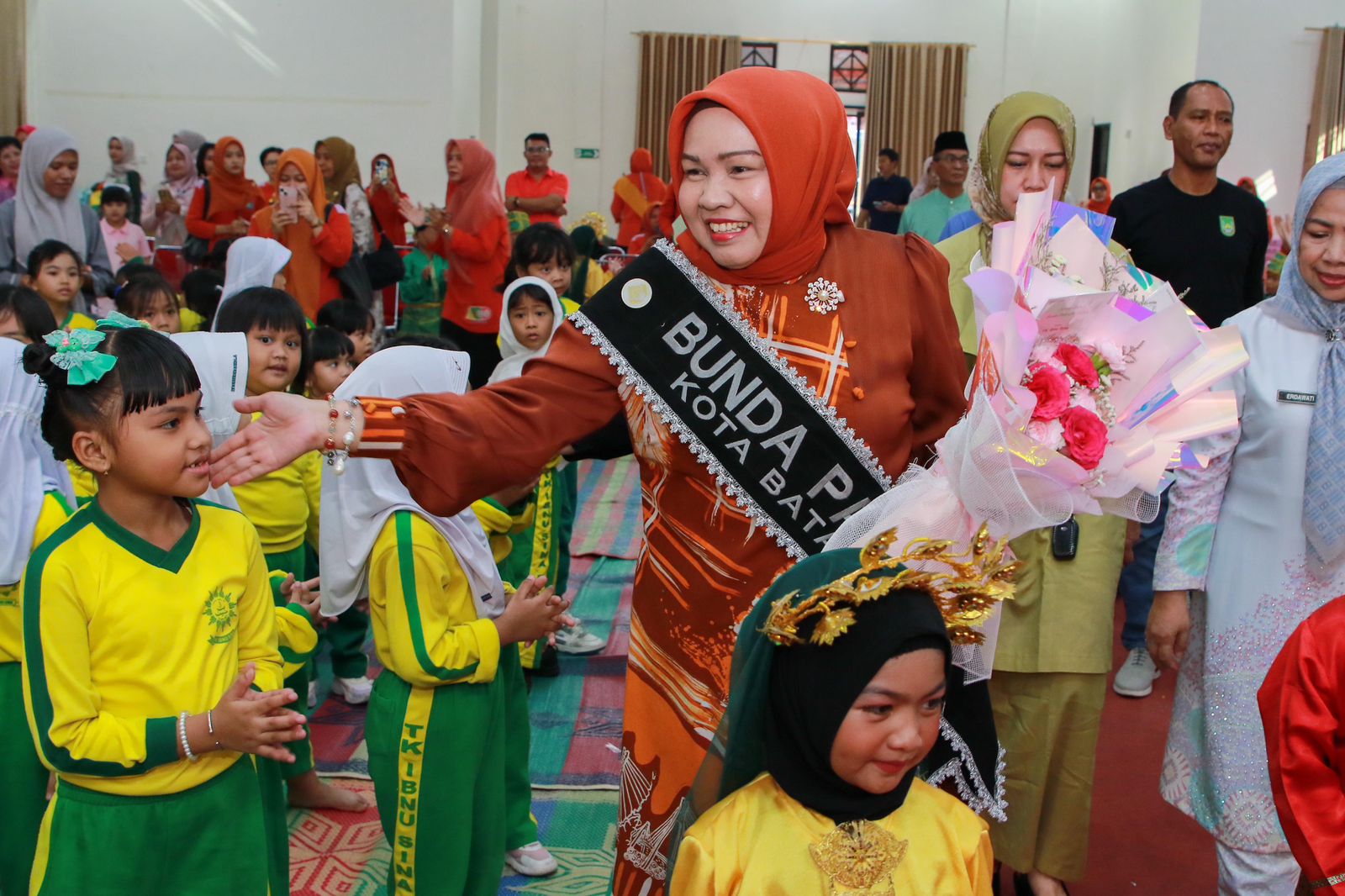 Kunjungan Erlita Amsakar Disambut Ceria Anak PAUD