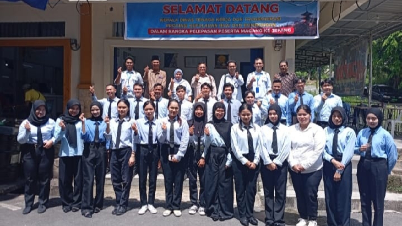 Dihadiri Disnakertrasn Kepri LPK Credible College Lepas 25 Peserta Magang ke Jepang