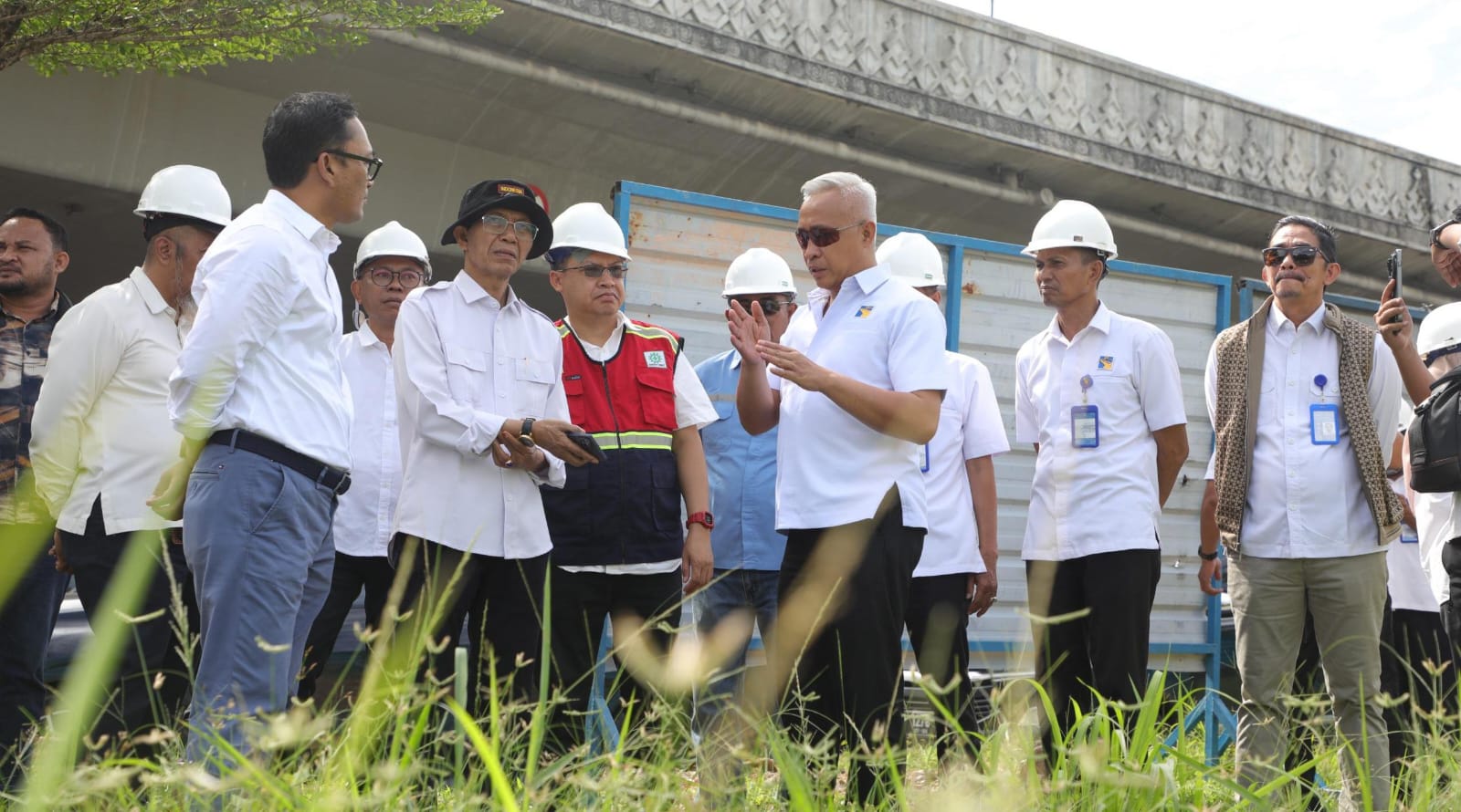 Pastikan Pasokan Air Stabil, Amsakar Achmad Cek Proyek Pipa di Batam